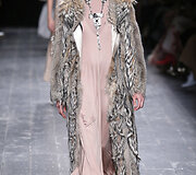 &bdquo;Valentino&ldquo; 2016 m. rudens-žiemos kolekcijos modelis