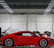 Superautomobilio &bdquo;Acura NSX&ldquo; gamybos linija Ohajo gamykloje