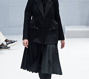 &bdquo;Balenciaga&ldquo; 2016 m. rudens-žiemos kolekcijos modelis