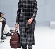 &bdquo;Balenciaga&ldquo; 2016 m. rudens-žiemos kolekcijos modelis