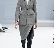 &bdquo;Balenciaga&ldquo; 2016 m. rudens-žiemos kolekcijos modelis
