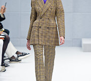 &bdquo;Balenciaga&ldquo; 2016 m. rudens-žiemos kolekcijos modelis