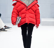 &bdquo;Balenciaga&ldquo; 2016 m. rudens-žiemos kolekcijos modelis