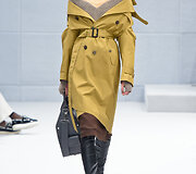&bdquo;Balenciaga&ldquo; 2016 m. rudens-žiemos kolekcijos modelis