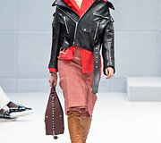 &bdquo;Balenciaga&ldquo; 2016 m. rudens-žiemos kolekcijos modelis