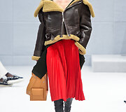 &bdquo;Balenciaga&ldquo; 2016 m. rudens-žiemos kolekcijos modelis