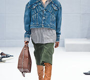 &bdquo;Balenciaga&ldquo; 2016 m. rudens-žiemos kolekcijos modelis