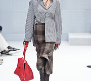 &bdquo;Balenciaga&ldquo; 2016 m. rudens-žiemos kolekcijos modelis