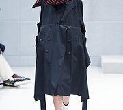 &bdquo;Balenciaga&ldquo; 2016 m. rudens-žiemos kolekcijos modelis