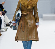 &bdquo;Balenciaga&ldquo; 2016 m. rudens-žiemos kolekcijos modelis