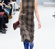 &bdquo;Balenciaga&ldquo; 2016 m. rudens-žiemos kolekcijos modelis