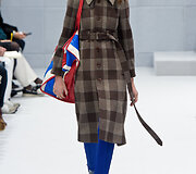 &bdquo;Balenciaga&ldquo; 2016 m. rudens-žiemos kolekcijos modelis