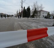 Policininkai patruliuoja prie Donecko teismo rūmų, kuriuose bus paskelbtas nuosprendis Nadijai Savčenko 