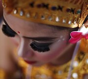 &Scaron;okėja i&scaron; Indonezijos pasaulio kultūrų &scaron;ventėje Indijoje