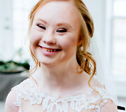 Modelio Madeline Stuart romanti&scaron;ka fotosesija