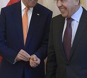 Johnas Kerry susitiko su Sergejumi Lavrovu