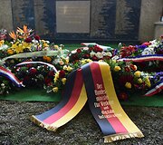 Minint &bdquo;Germanwings&ldquo; lainerio katastrofos metines &scaron;imtai žmonių susirinko prie sudužimo vietos