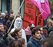 Prancūzijoje dėl darbo reformų protestuojantys demonstrantai susirėmė su policija