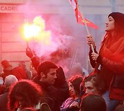 Prancūzijoje dėl darbo reformų protestuojantys demonstrantai susirėmė su policija