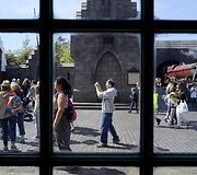 Hario Poterio mėgėjams atidarytas Hogvartsą primenantis teminis parkas