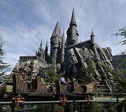 Hario Poterio mėgėjams atidarytas Hogvartsą primenantis teminis parkas