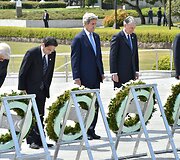 Kerry ir kiti Didžiojo septyneto diplomatijos vadovai aplankė Hiro&scaron;imos taikos parką