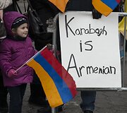 Armėnijoje į demonstraciją dėl neramumų Kalnų Karabache susirinko tūkstančiai