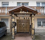 Ganos regiono žmonių karalius Bansahas Vokietijoje dirba mechaniku, o savo tautai vadovauja per &bdquo;Skype&ldquo; programą
