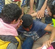 Makedonijos policija a&scaron;arinėmis dujomis vaikė migrantus prie sienos su Graikija