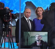 Rusijos prezidentas Vladimiras Putinas atsakinėja į gyventojų klausimus