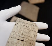 Archeologų Izraelyje rasti 600 m. pr. Kr. daryti Biblijos įra&scaron;ai hebrajų kalba ant keramikos dirbinių