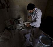 Studentai Sirijoje įrengė mobilią protezų gaminimo kliniką, kurios pagalbą pasiekia daugiau nukentėjusiųjų