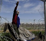 Migrantas, apipurk&scaron;tas a&scaron;arinėmis dujomis Makedonijos pareigūnų