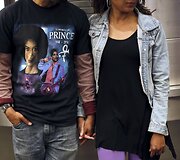 Gerbėjai gedi mirusios popmuzikos superžvaigždės Prince'o