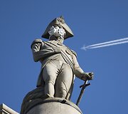 Kaukės ant monumentų Londone