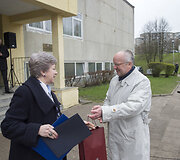 Vilniaus Aleksandro Pu&scaron;kino mokyklos moksleiviai sodino ąžuoliukus