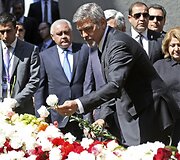 Clooney Jerevane įteikė Au&scaron;ros apdovanojimą burundietei, per karą priglaudusiai tūkstančius na&scaron;laičių