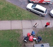 Prie mamos namų A.Kulviečio gatvėje sukniubusi moteris