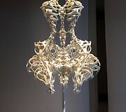 Mada ma&scaron;inų amžiuje &ndash; paroda &bdquo;Manus x Machina: Fashion in an Age of Technology&ldquo; Niujorke