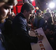 Trumpas triu&scaron;kinamai laimėjo Indianoje, Tedas Cruzas nutraukė savo kampaniją