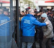 I&scaron; Paryžiaus migrantų stovyklos evakuota daugiau kaip 1 tūkst. žmonių