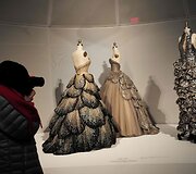 Mada ma&scaron;inų amžiuje &ndash; paroda &bdquo;Manus x Machina: Fashion in an Age of Technology&ldquo; Niujorke