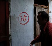Ant aukso vertės žemės &Scaron;anchajuje gyvenantys kinai nesutinka atiduoti savo namų pusvelčiui