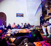 Tomas groja Lietuvoje labai neįprastu instrumentu