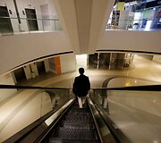 Kinijos technologijų kompanijų darbuotojai miega, valgo ir kartais gyvena darbe