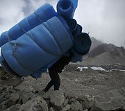 Po trijų metų pertraukos alpinistai vėl bandys pasiekti Everesto vir&scaron;ūnę