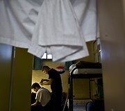 Pabėgėliai ir migrantai Nyderlanduose apgyvendinti buvusio kalėjimo patalpose