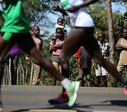 Didžiajame Lūžių slėnyje Kenijoje olimpiniam auksui treniruojasi Kenijos ir užsienio atletai
