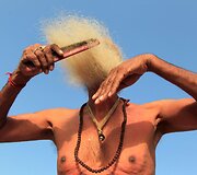 Hinduizmo &scaron;ventasis vyras Indijoje &scaron;ukuoja barzdą
