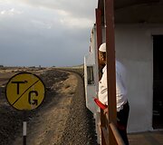Į sausros kamuojamas Indijos teritorijas vanduo gabenamas traukiniu